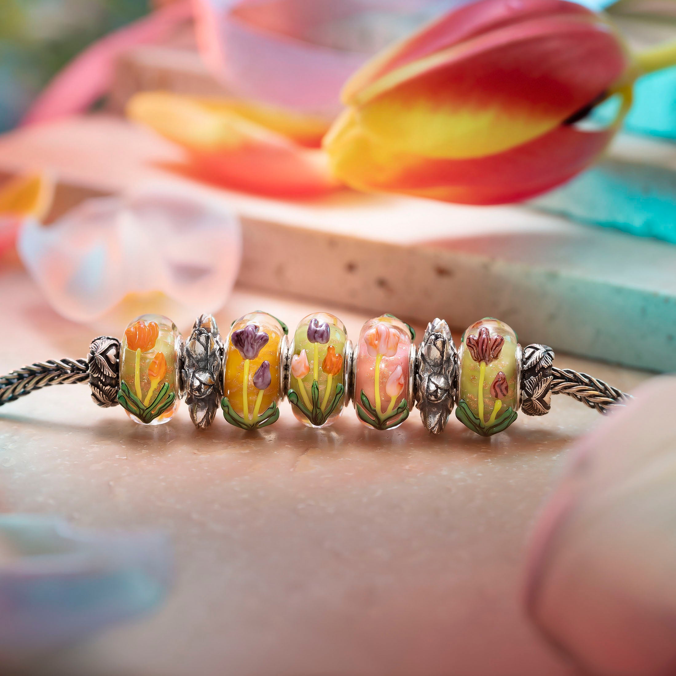 Framed in Tulips Design Set